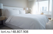 suite white hotel bed ai generated. Стоковое AI-изображение, AI-художник Vectorwin / Фотобанк Лори