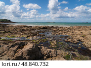 View of the coast of the city with the ocean floor exposed at low tide on a sunny summer day, Saint-Malo, Brittany, France. Стоковое фото, фотограф Ula Ulachka / Фотобанк Лори