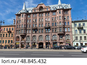 Ligovsky prospekt on sunny summer day. City center of St. Petersburg. Russia (2024 год). Редакционное фото, фотограф Евгений Ткачёв / Фотобанк Лори
