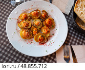 Spanish fried potatoes patatas bravas. Стоковое фото, фотограф Яков Филимонов / Фотобанк Лори