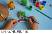 Toilet paper roll craft concept for kid and kindergarten, DIY, tutorial, spring flower toy, recycle art. Стоковое AI-видео, аниматор Ирина Старикова / Фотобанк Лори