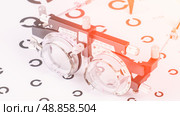 Professional shooting of the eye diopter detection process using special equipment. Стоковое фото, фотограф Скрипачев Антон / Фотобанк Лори