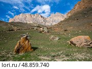 View of Cherek gorge in the Caucasus mountains. Стоковое фото, фотограф Юлия Белоусова / Фотобанк Лори