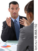 businessman and businesswoman having a discussion. Стоковое фото, агентство Ingram Publishing / Фотобанк Лори