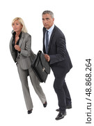Two senior businesspeople about to race each other. Стоковое фото, агентство Ingram Publishing / Фотобанк Лори