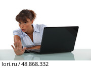 woman making a stop sign with her hand. Стоковое фото, агентство Ingram Publishing / Фотобанк Лори