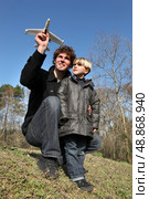 Father showing his son how to launch a toy plane. Стоковое фото, агентство Ingram Publishing / Фотобанк Лори