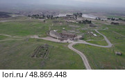 the ancient city of Hierapolis. This is an ancient city near Pamukkale. drone. Стоковое видео, видеограф German Zvyagin / Фотобанк Лори