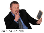 Man with a mini chalkboard. Стоковое фото, агентство Ingram Publishing / Фотобанк Лори