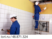 Electricians. Стоковое фото, агентство Ingram Publishing / Фотобанк Лори