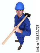 Craftsman with hammer. Стоковое фото, агентство Ingram Publishing / Фотобанк Лори