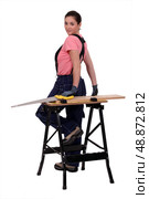 Woman with handsaw. Стоковое фото, агентство Ingram Publishing / Фотобанк Лори
