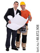 Tradesman and engineer working together. Стоковое фото, агентство Ingram Publishing / Фотобанк Лори