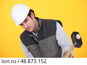 Worker with mallet. Стоковое фото, агентство Ingram Publishing / Фотобанк Лори