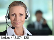 Woman smiling with headset. Стоковое фото, агентство Ingram Publishing / Фотобанк Лори
