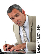 Attentive businessman making notes. Стоковое фото, агентство Ingram Publishing / Фотобанк Лори