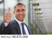 Successful businessman outside building. Стоковое фото, агентство Ingram Publishing / Фотобанк Лори