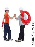 Friendly construction workers. Стоковое фото, агентство Ingram Publishing / Фотобанк Лори