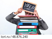 Man behind the stack of files. Стоковое фото, агентство Ingram Publishing / Фотобанк Лори