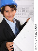Little boy imitating architect. Стоковое фото, агентство Ingram Publishing / Фотобанк Лори