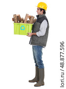 Man recycling wood. Стоковое фото, агентство Ingram Publishing / Фотобанк Лори