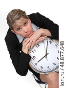 Businesswoman with a clock. Стоковое фото, агентство Ingram Publishing / Фотобанк Лори