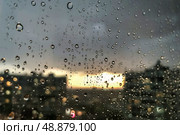 Liquid Jewels on Glass Reflect Cityscape Gloom Through Window During Sunset. Стоковое фото, фотограф Aleksandr Golubev / Фотобанк Лори