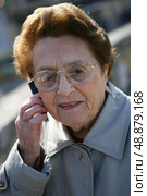 Elderly lady making call outdoors. Стоковое фото, агентство Ingram Publishing / Фотобанк Лори