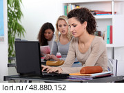 Girls in a classroom. Стоковое фото, агентство Ingram Publishing / Фотобанк Лори