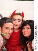 Family spending quality time together. Стоковое фото, агентство Ingram Publishing / Фотобанк Лори