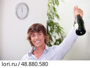 Boy celebrating the new year. Стоковое фото, агентство Ingram Publishing / Фотобанк Лори