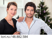 Couple at Christmas. Стоковое фото, агентство Ingram Publishing / Фотобанк Лори