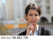 Businesswoman outside office. Стоковое фото, агентство Ingram Publishing / Фотобанк Лори
