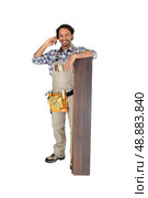 Man with laminate flooring and cellphone. Стоковое фото, агентство Ingram Publishing / Фотобанк Лори