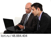 Associates discussing their business plan. Стоковое фото, агентство Ingram Publishing / Фотобанк Лори
