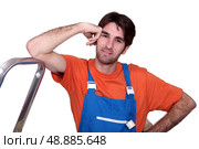 Tradesman leaning against a stepladder. Стоковое фото, агентство Ingram Publishing / Фотобанк Лори