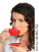 Woman holding espresso. Стоковое фото, агентство Ingram Publishing / Фотобанк Лори