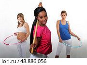 Women working out with hula-hoops. Стоковое фото, агентство Ingram Publishing / Фотобанк Лори