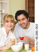 Couple having coffee together. Стоковое фото, агентство Ingram Publishing / Фотобанк Лори
