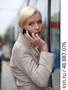 Woman with anxious facial expression. Стоковое фото, агентство Ingram Publishing / Фотобанк Лори