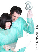 Nurses with email symbol. Стоковое фото, агентство Ingram Publishing / Фотобанк Лори