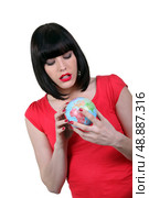 Woman holding a small globe. Стоковое фото, агентство Ingram Publishing / Фотобанк Лори