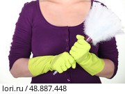Cropped shot of a woman with a feather duster. Стоковое фото, агентство Ingram Publishing / Фотобанк Лори