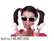 Woman in pigtails eating marshmallows. Стоковое фото, агентство Ingram Publishing / Фотобанк Лори