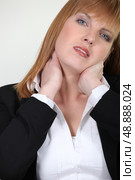 Businesswoman with neck ache. Стоковое фото, агентство Ingram Publishing / Фотобанк Лори