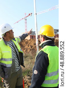 manpower in construction site. Стоковое фото, агентство Ingram Publishing / Фотобанк Лори
