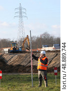 Geometer on a construction site. Стоковое фото, агентство Ingram Publishing / Фотобанк Лори