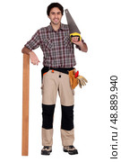 Carpenter with Saw. Стоковое фото, агентство Ingram Publishing / Фотобанк Лори