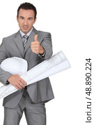 Man dressed in suite holding hard hat and blue-prints. Стоковое фото, агентство Ingram Publishing / Фотобанк Лори