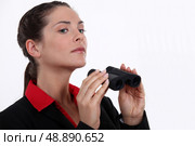 Businesswoman with binoculars. Стоковое фото, агентство Ingram Publishing / Фотобанк Лори